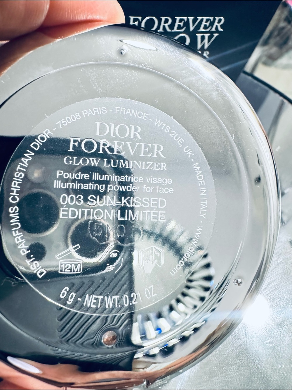 Dior white daisy Floral Compact Illuminizer with Red Ladybug Accent. Last one - Picture 8 of 9